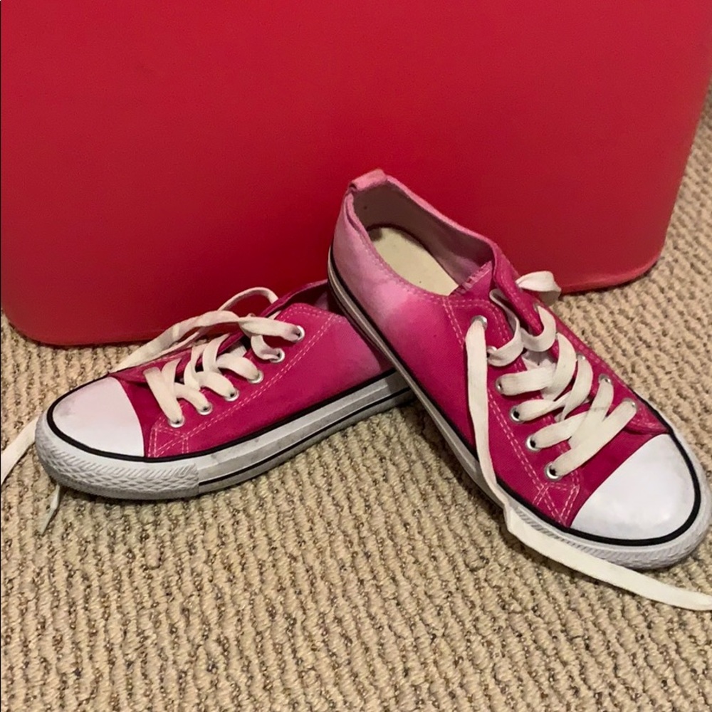 Size 7 ombré sneakers